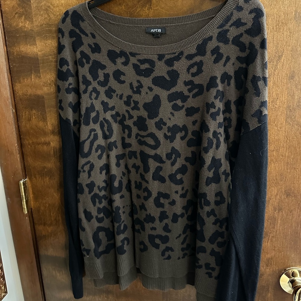 Women’s Size Large Animal Print Long Sleeve Sweater by Apt9.